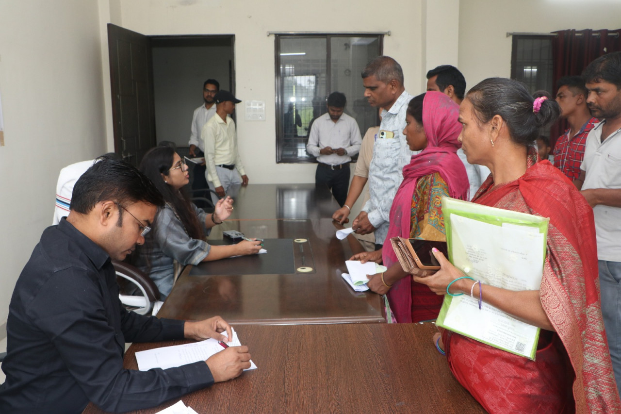 जनकल्याणकारी योजनाओं का लाभ प्रत्येक पात्र नागरिक तक पहुंचाना सुनिश्चित करें-कलेक्टर…