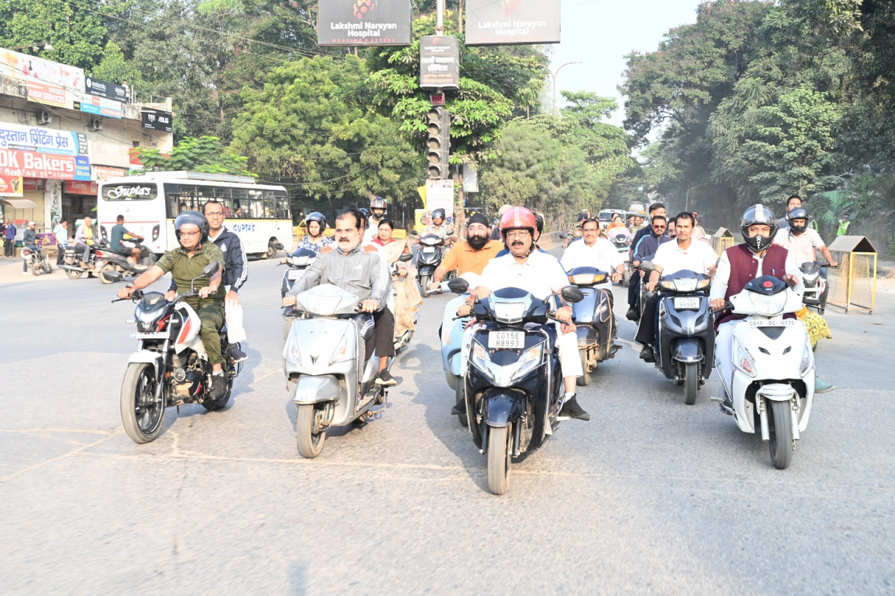 उप मुख्यमंत्री अरुण साव निकले स्कूटी पर, शहर भ्रमण कर सफाई और निर्माण कार्यों का किया निरीक्षण…