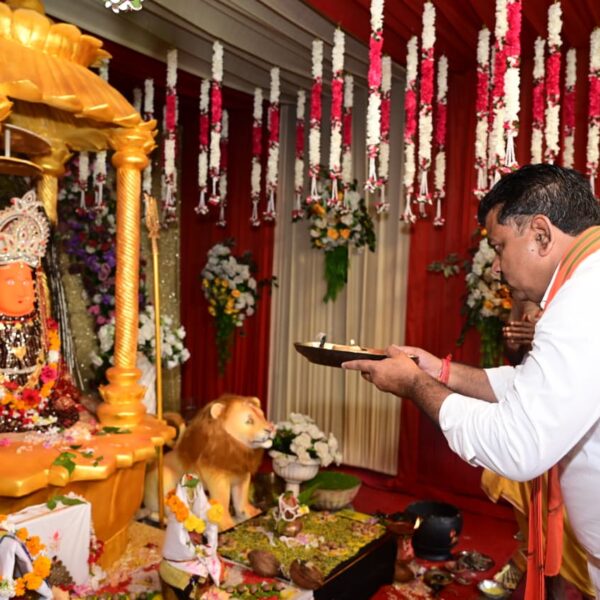उप मुख्यमंत्री विजय शर्मा ने कवर्धा में मां महामाया और मां विंध्यवासिनी के दर्शन कर प्रदेश की सुख-समृद्धि और खुशहाली की कामना की…