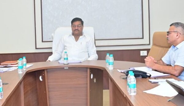 ’किसानों की सुविधा सर्वाेपरि, आगामी धान खरीदी के लिए समय रहते पूरी करें सभी तैयारियां: खाद्य मंत्री दयाल दास बघेल’…