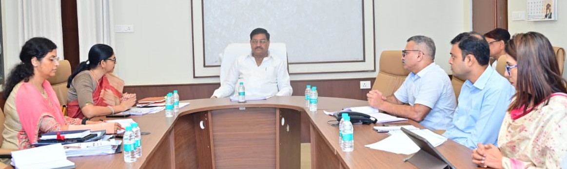 ’किसानों की सुविधा सर्वाेपरि, आगामी धान खरीदी के लिए समय रहते पूरी करें सभी तैयारियां: खाद्य मंत्री दयाल दास बघेल’…
