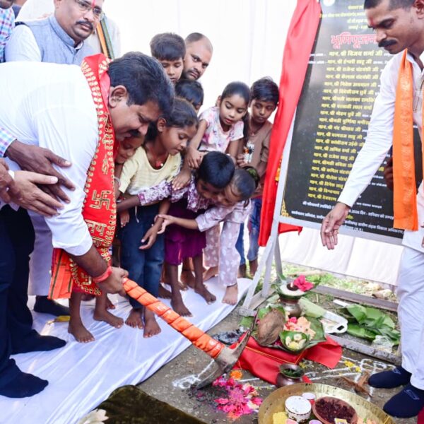 उप मुख्यमंत्री विजय शर्मा ने तीन गांवों में 1.55 करोड़ रुपए के गौरव पथ निर्माण का किया भूमिपूजन’…