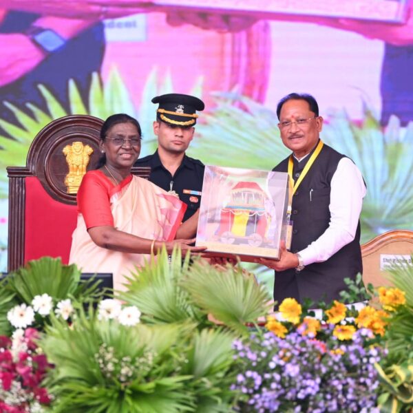 राष्ट्रपति द्रौपदी मुर्मु ने बस्तर दशहरा की अनूठी परंपराओं और जनजातीय संस्कृति की सराहना की…