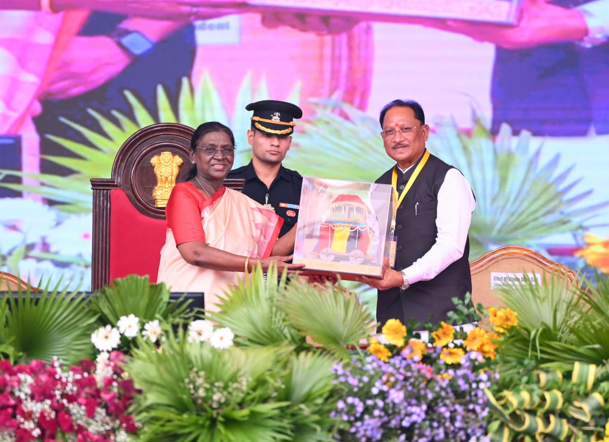 राष्ट्रपति द्रौपदी मुर्मु ने बस्तर दशहरा की अनूठी परंपराओं और जनजातीय संस्कृति की सराहना की…