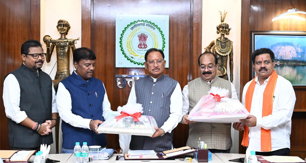 हमारे वनों की समृद्धि और मातृशक्ति के परिश्रम से तैयार उत्पाद बनें छत्तीसगढ़ की पहचान – मुख्यमंत्री विष्णुदेव साय…