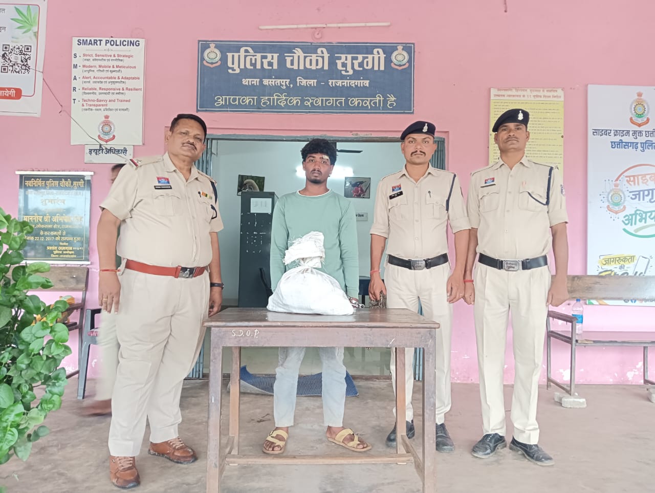 राजनांदगांव: सुरगी में अवैध शराब बिक्री करते युवक गिरफ्तार, 32 पौवा देशी शराब जब्त…